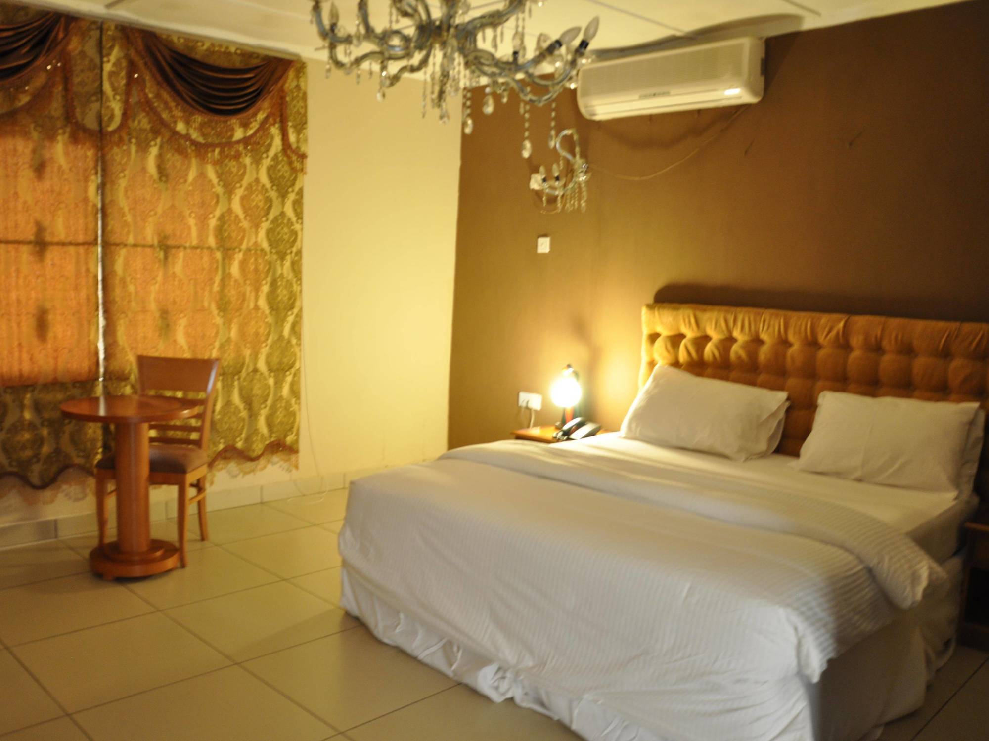 The Country Lodge Hotel Фритаун Экстерьер фото