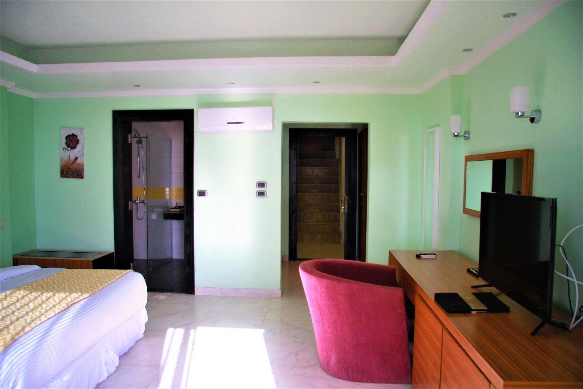 The Country Lodge Hotel Фритаун Экстерьер фото