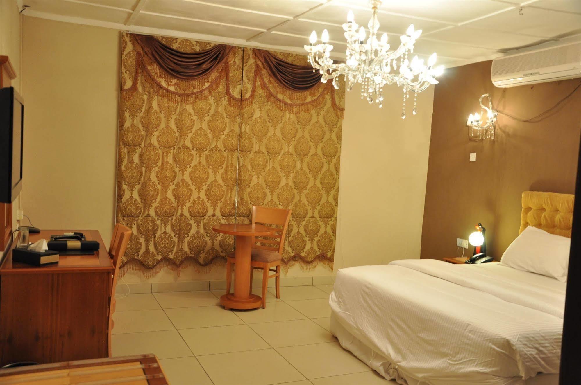 The Country Lodge Hotel Фритаун Экстерьер фото