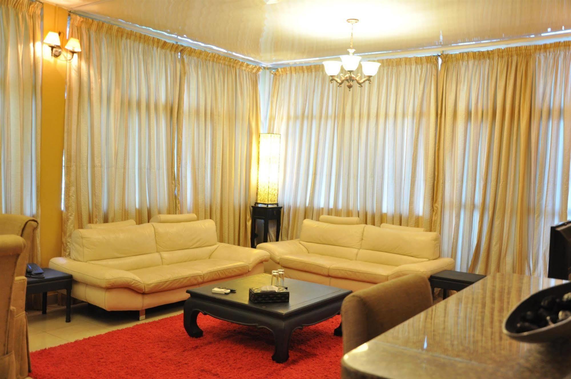 The Country Lodge Hotel Фритаун Экстерьер фото