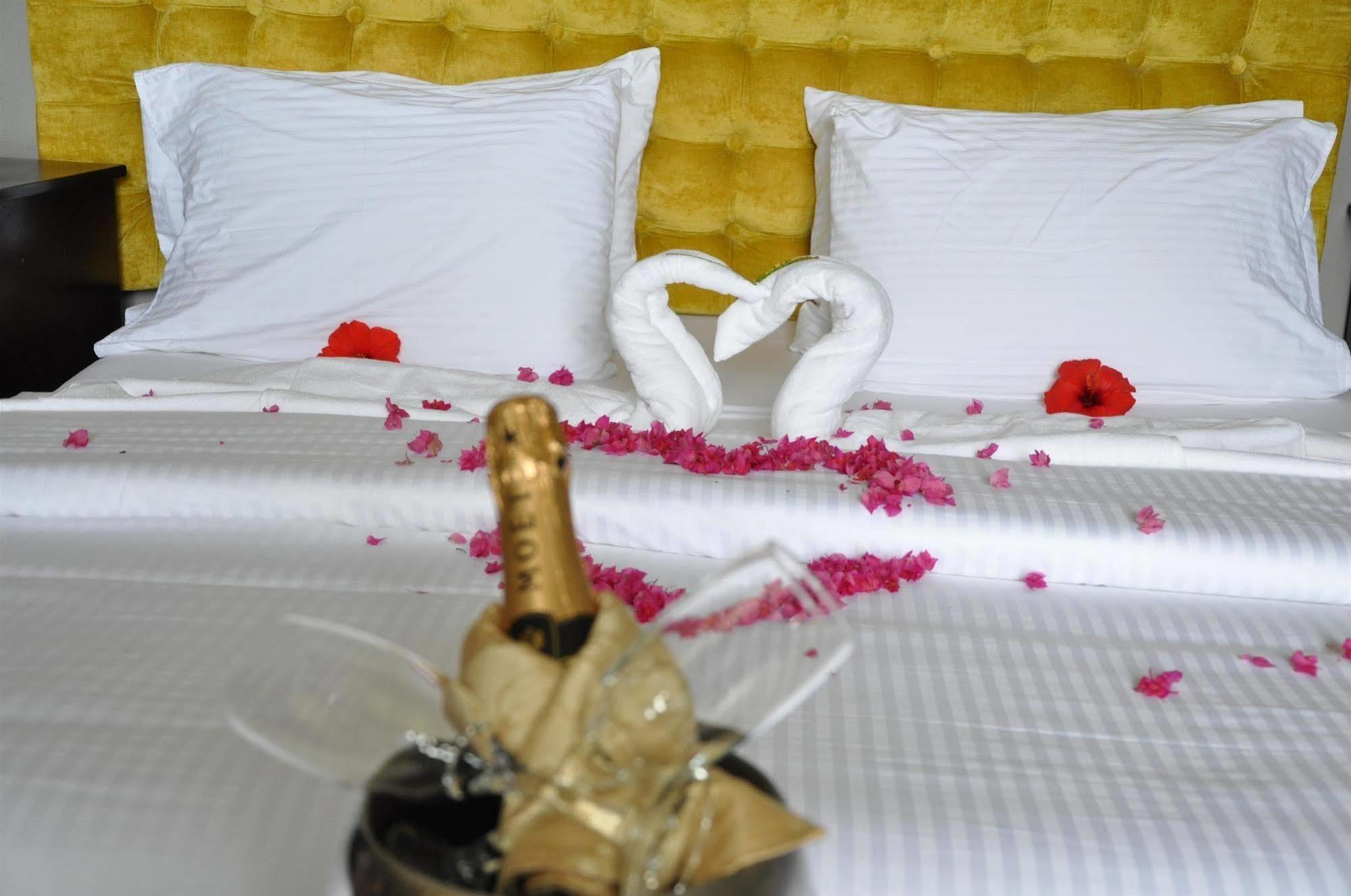 The Country Lodge Hotel Фритаун Экстерьер фото